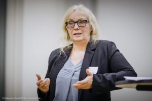 Vortrag Dr. Heike Schaarmidt, IKPE, Leitung des Workshops Rolle der Jugenhilfeplanung für die Armutsfolgenprävention vor Ort