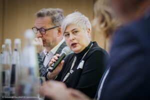 Mitten in der Diskussion, Claudia Michelfeit, Leiterin der Strategischen Planung des TMASGFF
